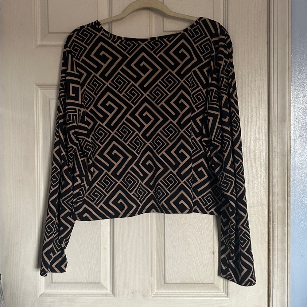 NWT Ashley Stewart long sleeve geo print cutout top size 22/24 - Picture 2 of 5